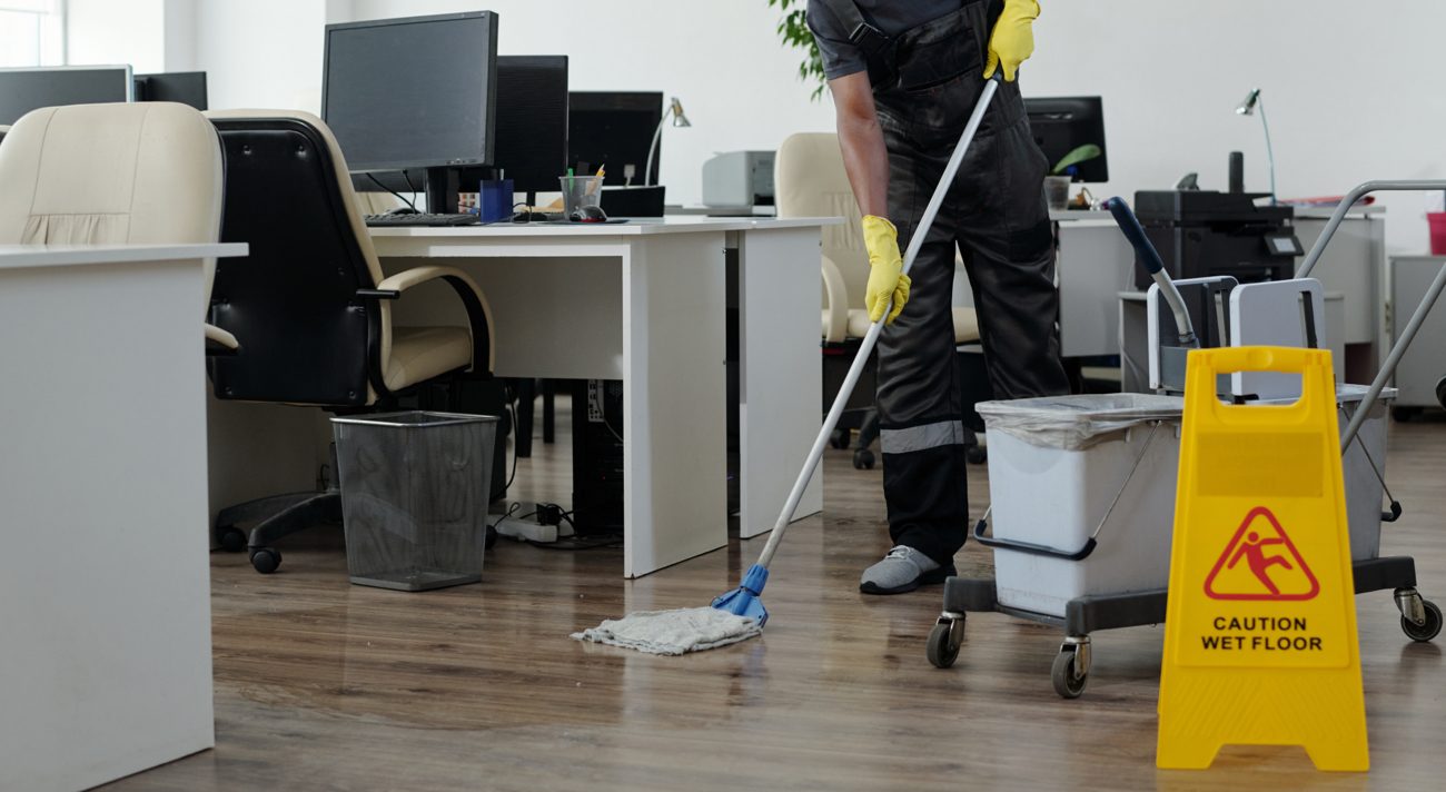 Cleaning an Office Floor Cleaning an Office Floor